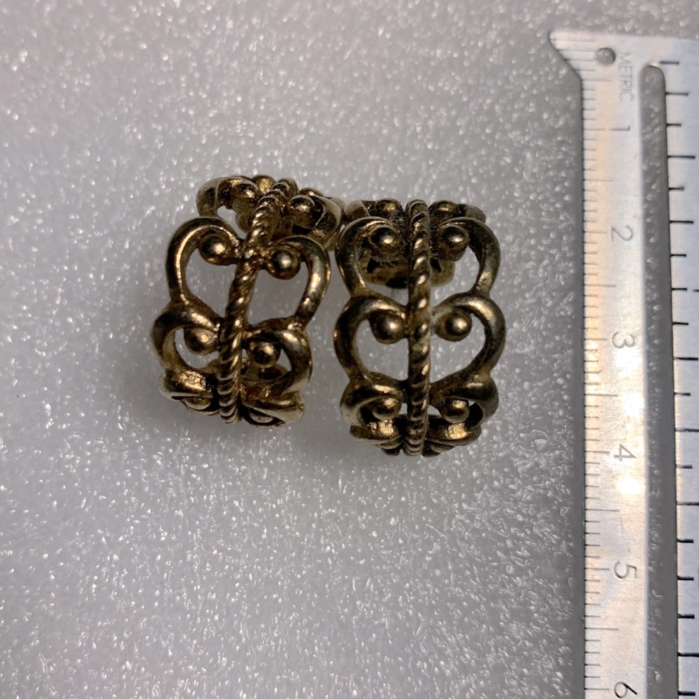 Avon gold tone filigree hoop earrings